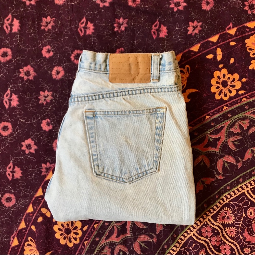Vintage light wash mom jeans!